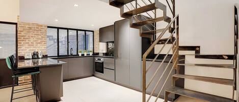 Réfrigérateur, micro-ondes, four, plaque de cuisson