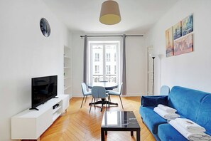 Smart TV, offices - Superb Flat -2BR/6P- Rue Réaumur/Bonne-Nouvelle (Paris)