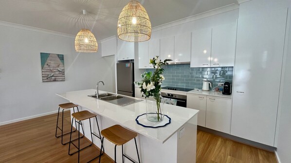 Fridge, microwave, oven, stovetop - Sun Sea - New build, Luxury in Vincentia with Ocean Views (Vincentia)