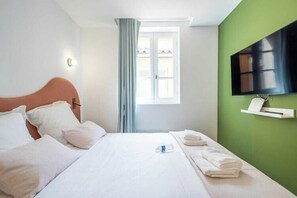 2 bedrooms, iron/ironing board, travel cot, free WiFi
