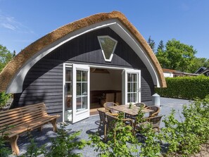 Cottage | Exterior - Beautiful Cottage Near Giethoorn (De Bult)