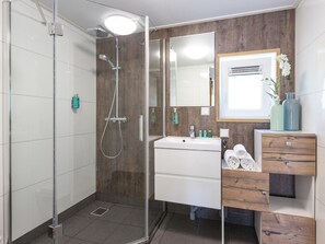 Cottage | Bathroom - Beautiful Cottage Near Giethoorn (De Bult)