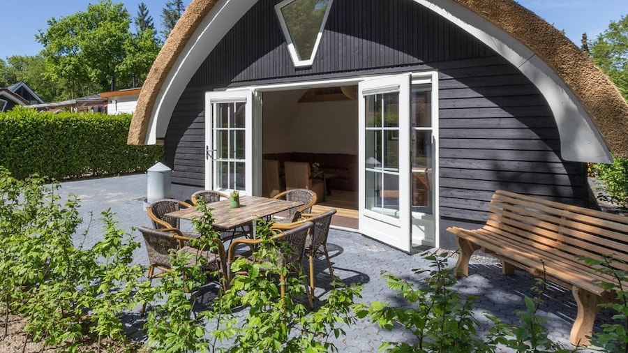 Beautiful Cottage Near Giethoorn