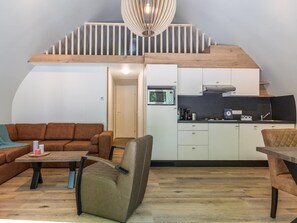 Cottage | Private kitchen - Beautiful Cottage Near Giethoorn (De Bult)