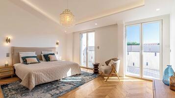 4 bedrooms, iron/ironing board, travel crib, free WiFi