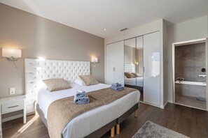 4 Schlafzimmer, Schreibtisch, Bügeleisen/Bügelbrett, Reisekinderbett