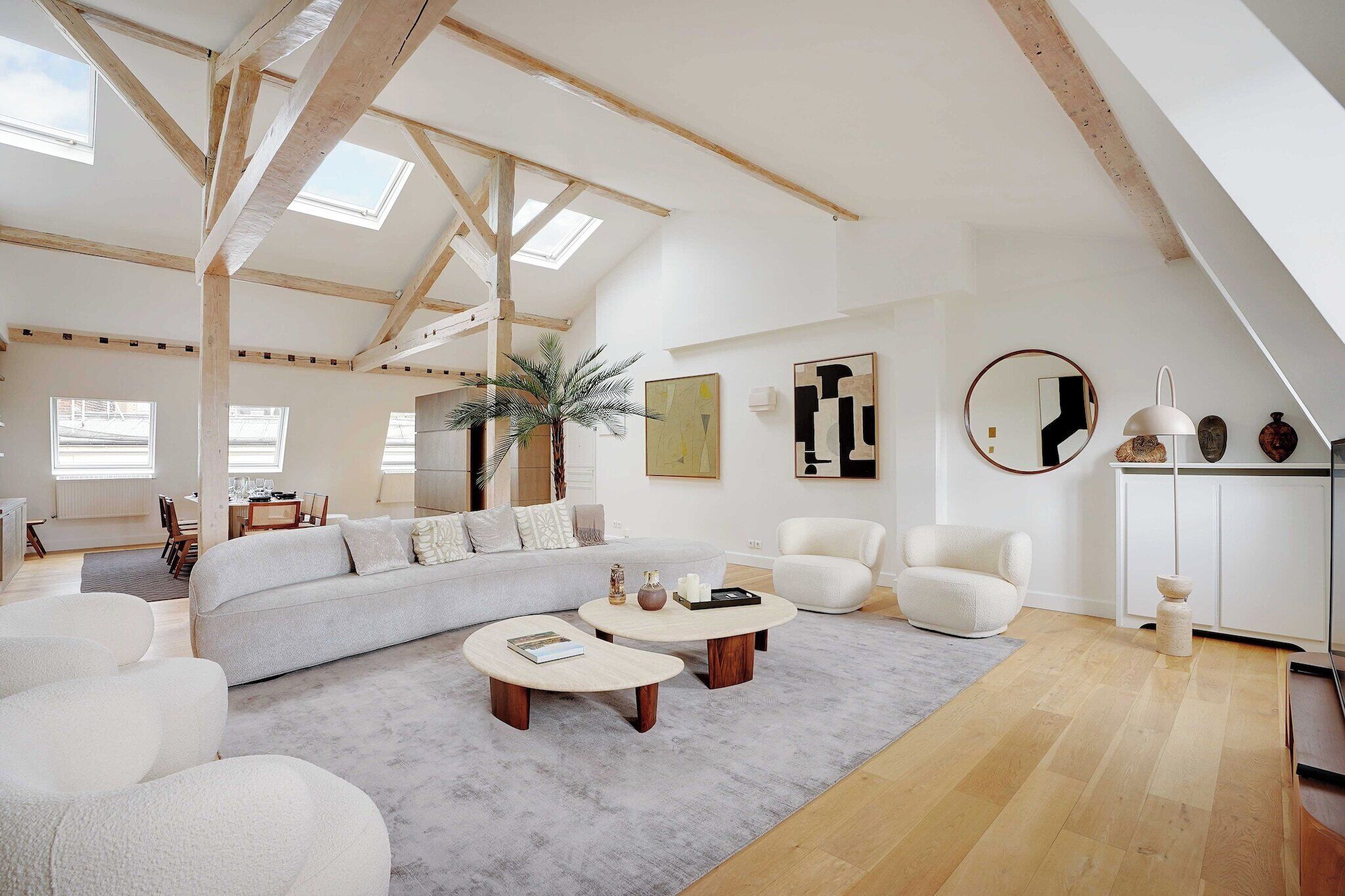 Una Smart TV, una oficina