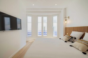 2 habitaciones, tabla de planchar con plancha y cuna de viaje 