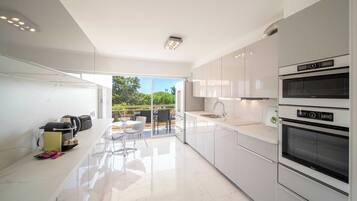 Coffee/tea maker, fridge, microwave, oven