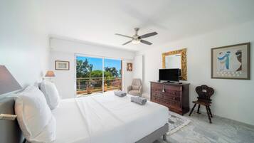3 bedrooms, iron/ironing board, travel crib, WiFi (free)