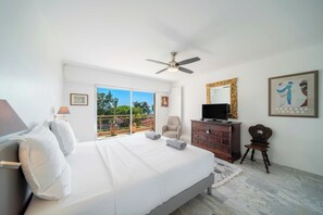 3 quartos, ferros/tábuas de passar roupa, berço de viagem