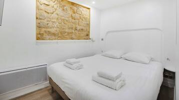 1 bedroom, internet, bed sheets