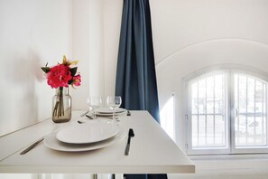 Apartment | Dining - Atypical Bright Studio - 2P - Gare du Nord (Paris)