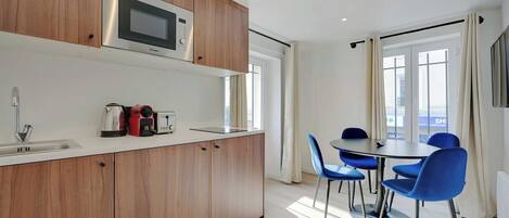 Fridge, microwave, stovetop, coffee/tea maker