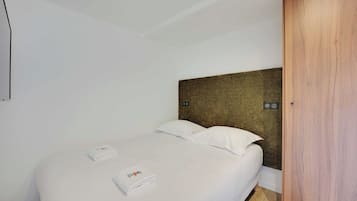 1 dormitorio, escritorio, tabla de planchar con plancha y wifi gratis