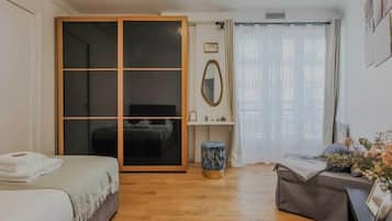 1 bedroom, desk, iron/ironing board, WiFi