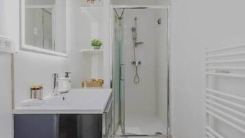 Shower, hair dryer, towels, shampoo