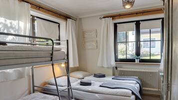 4 bedrooms, free WiFi