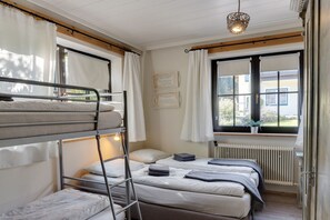 4 bedrooms, free WiFi