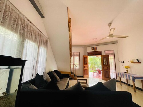 Charming 4-bedroom villa with AC and WiFi in fabulous Mirissa