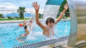 A swimming pool with a water feature. - Vacation apartment Kampenwand, 1-4pers., 2 sep. SZ, 1ST FLOOR + 2ND FLOOR (Chieming)