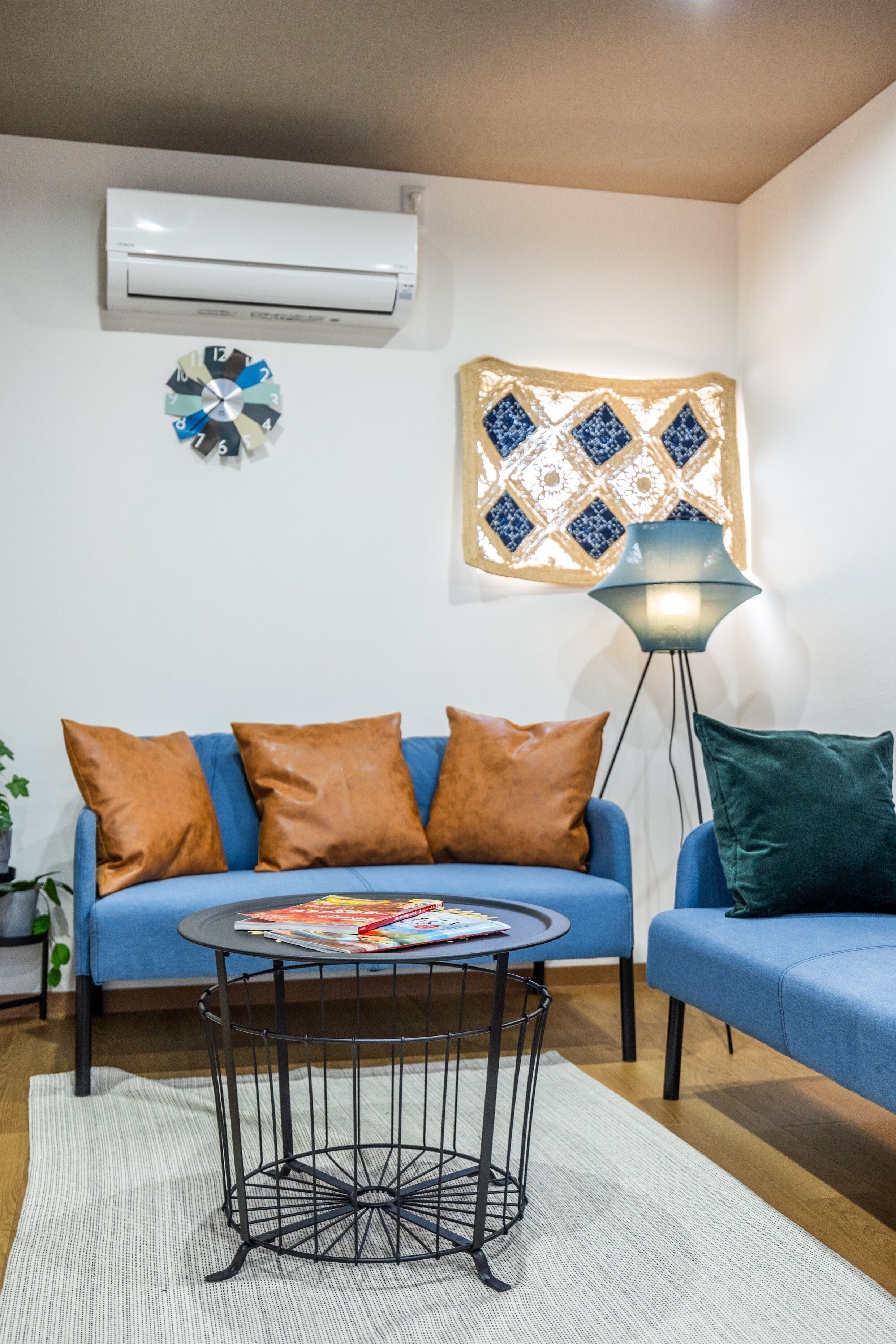 Comfort Villa | Living area | 46-inch TV with cable channels