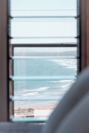 Interior - Retreat by the Sea โ Coastal Escape with Cozy Spa & Panoramic Ocean Sunset Views (Gerroa)