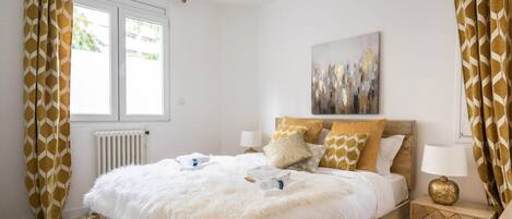 2 bedrooms, desk, free WiFi, bed sheets