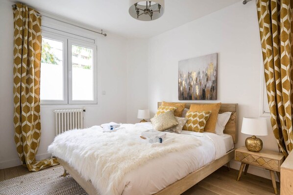 2 bedrooms, desk, free WiFi, bed sheets