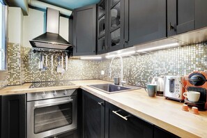 Fridge, microwave, oven, stovetop - Chic apartment -1BR/4P- Haut Marais / République (Paris)