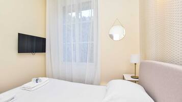 1 bedroom, desk, iron/ironing board, WiFi