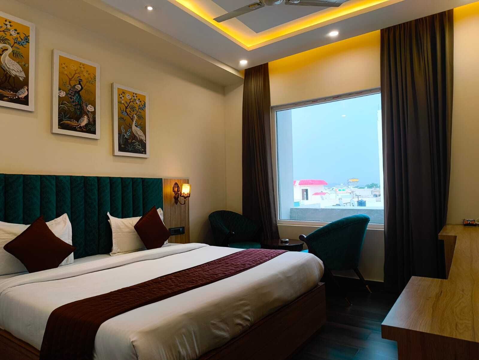 Deluxe Double Room, Private Bathroom | Desk, laptop workspace, soundproofing, free WiFi