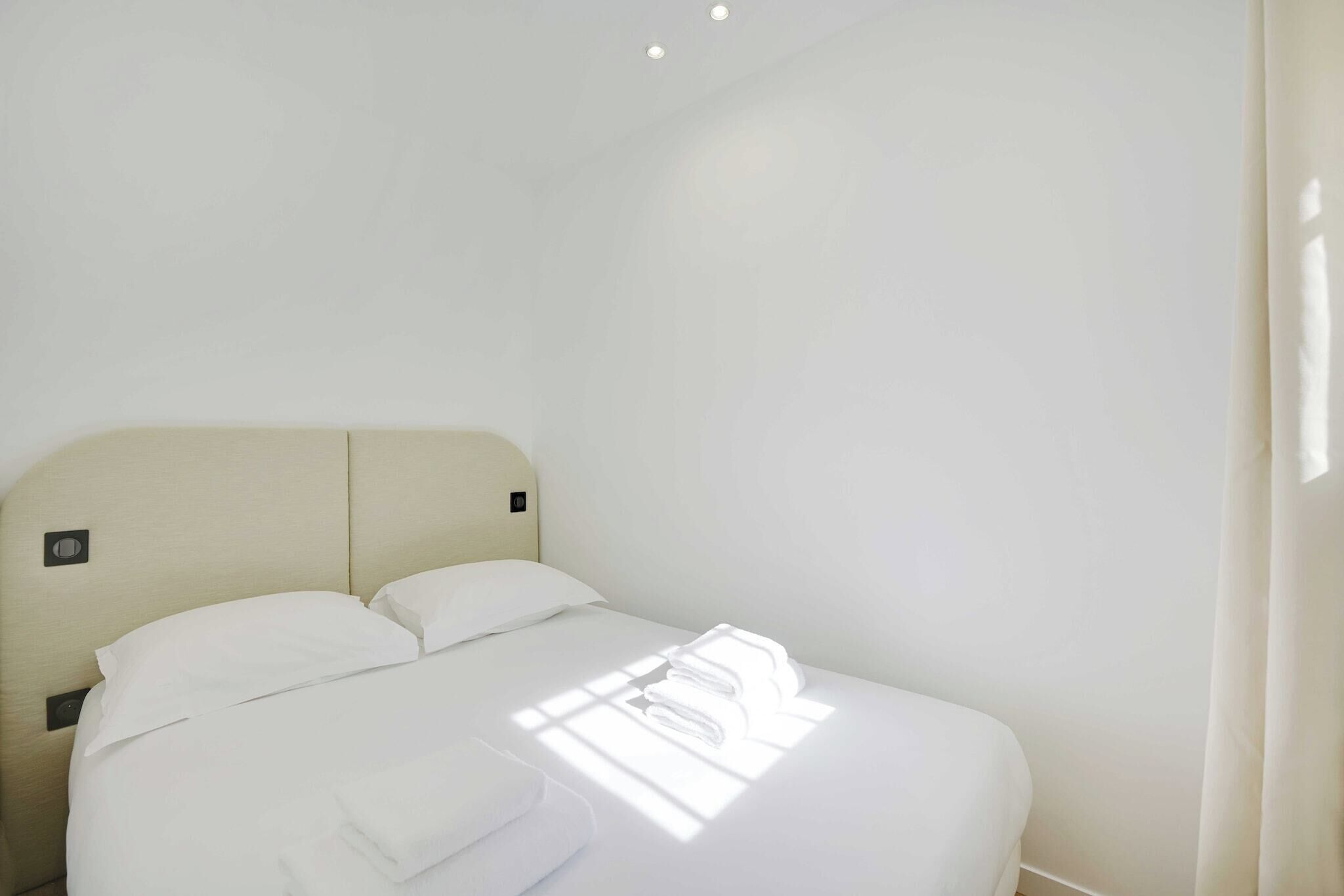 2 camere, una scrivania, ferro/asse da stiro, Wi-Fi gratuito