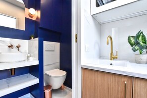 Shower, hair dryer, towels - Charming studio - 2P - AC - Plaine-de-Monceau (Paris)