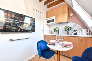 Dining - Charming studio - 2P - AC - Plaine-de-Monceau (Paris)