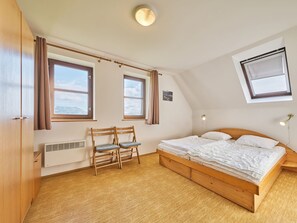 3 bedrooms, desk, iron/ironing board, WiFi - Stárkov by Interhome (Stárkov)