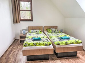 3 bedrooms, iron/ironing board, WiFi