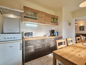 Fridge, microwave, cookware/dishes/utensils - Green Valley Park Stárkov 5 by Interhome (Stárkov)