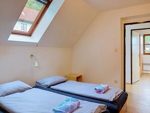 3 soverom, skrivebord og internettilgang