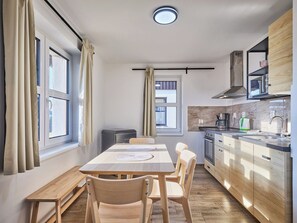 Kühlschrank, Mikrowelle, Ofen, Geschirrspüler