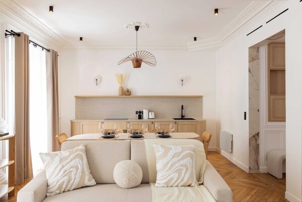 Smart TV, fireplace, offices