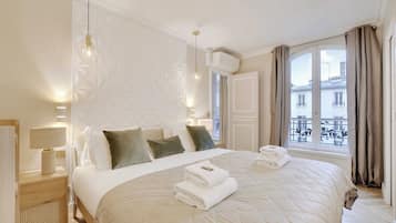 1 habitación y espacio para trabajar con laptop