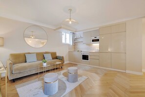 Living area - Spacious Apartment - 2br/6p - Necker (Paris)