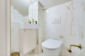 Appartement | Badkamer | Een haardroger