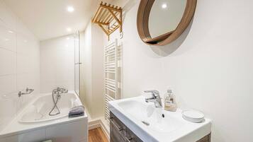 淋浴设施、吹风机、毛巾