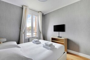 3 chambres, bureau, fer et planche à repasser, accès au Wi-Fi (inclus)