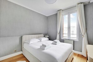 3 bedrooms, desk, iron/ironing board, free WiFi