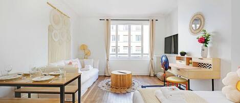 1 chambre, bureau, fer et planche à repasser, Wi-Fi gratuit