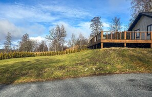 Property grounds - 3 bedroom beautiful home in Habo (Habo)