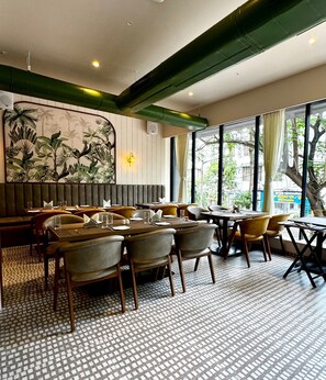 Petit déjeuner buffet servi tous les jours en supplément